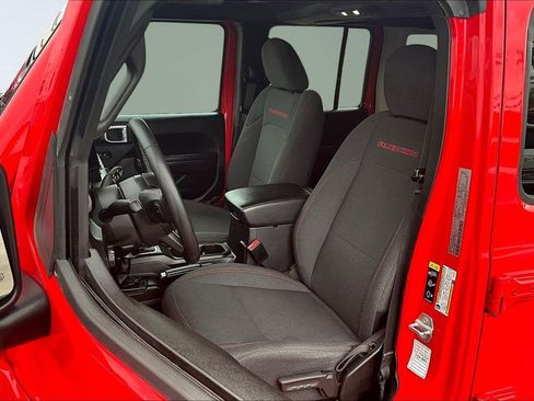 Used 2025 Jeep Wrangler Unlimited Rubicon w/ Convenience Group AWD/4WD image 22