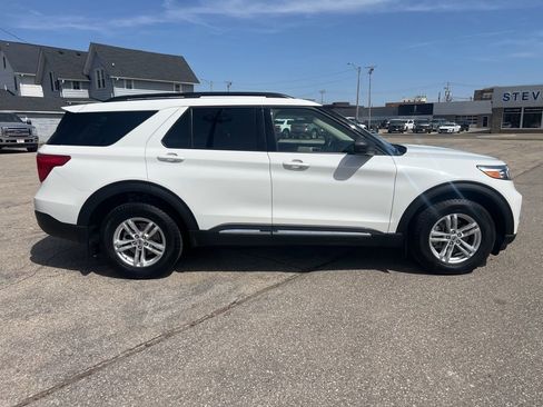 Used 2020 Ford Explorer XLT w/ Equipment Group 202A AWD/4WD image 5