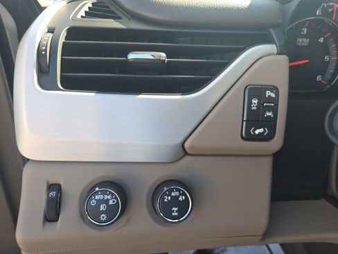 Used 2016 GMC Yukon XL SLT w/ Open Road Package AWD/4WD image 35