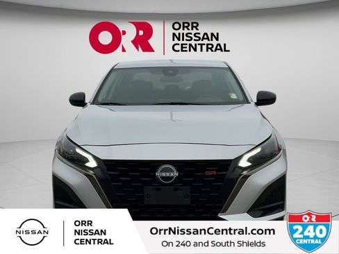 Used 2024 Nissan Altima 2.5 SR FWD image 2