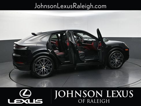 Used 2024 Porsche Cayenne Coupe AWD/4WD image 32