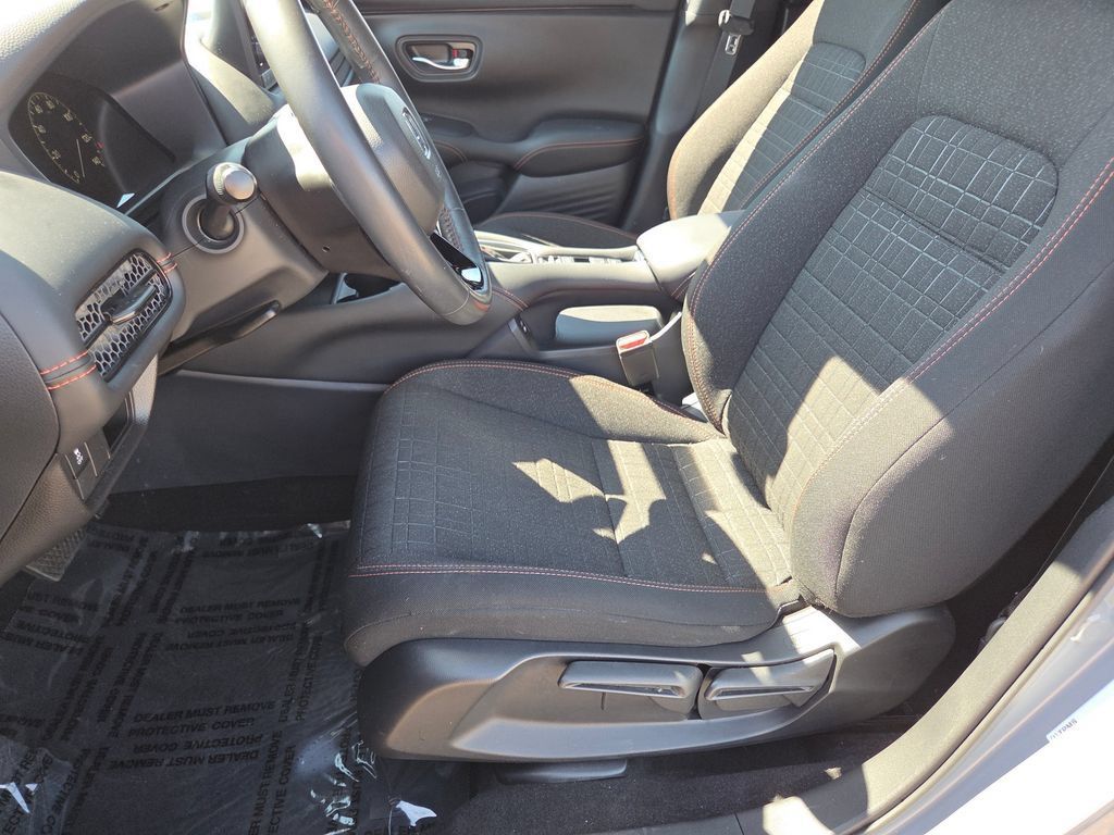 Used 2025 Honda HR-V Sport image 6