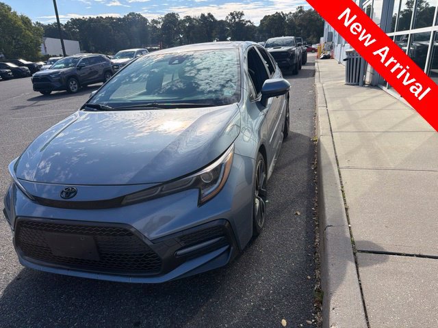 Used 2022 Toyota Corolla SE w/ SE Premium Package FWD image 2
