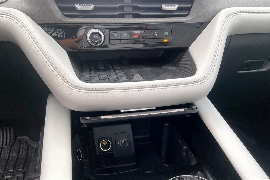 Used 2025 Ford Explorer Platinum w/ Ultimate Package AWD/4WD image 36