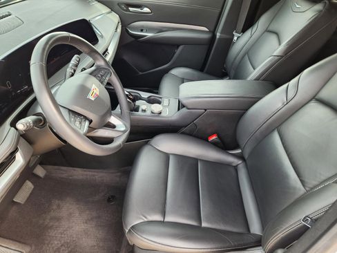 Used 2024 Cadillac XT4 Premium Luxury image 6