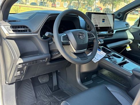 New 2026 Toyota Sienna XLE Woodland Edition AWD/4WD image 12