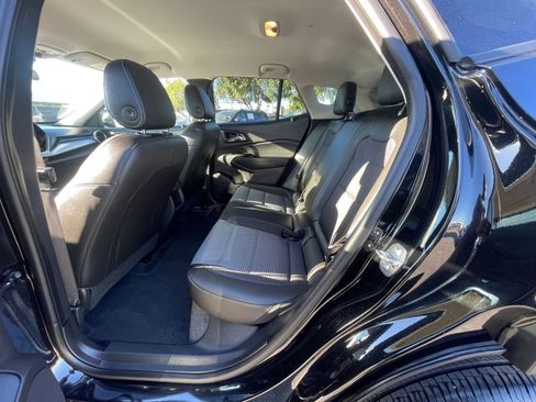 Used 2025 Chevrolet Trax LT w/ LT Convenience Package image 25