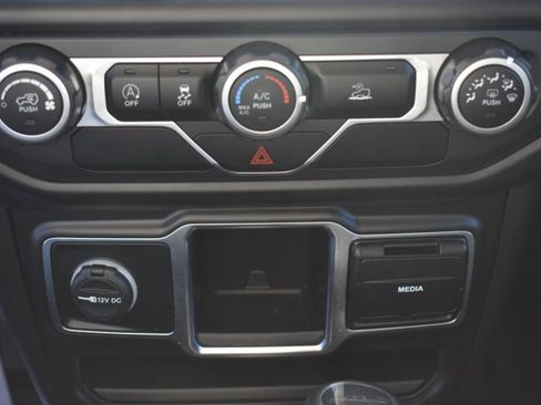 Used 2020 Jeep Gladiator Sport image 22