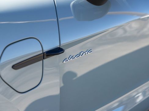 Certified 2025 Porsche Taycan RWD image 19