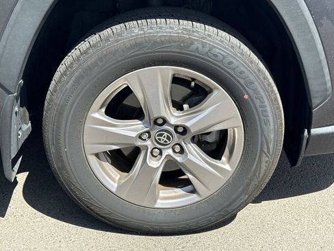 Used 2022 Toyota RAV4 XLE w/ Convenience Package image 5