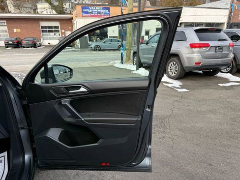 Used 2018 Volkswagen Tiguan SE w/ Panoramic Sunroof Package image 51