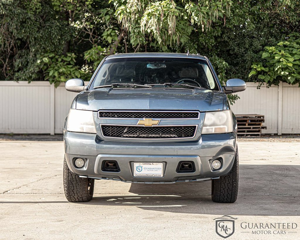 Used 2008 Chevrolet Suburban LT w/ LT Preferred Equipment Group AWD/4WD image 2