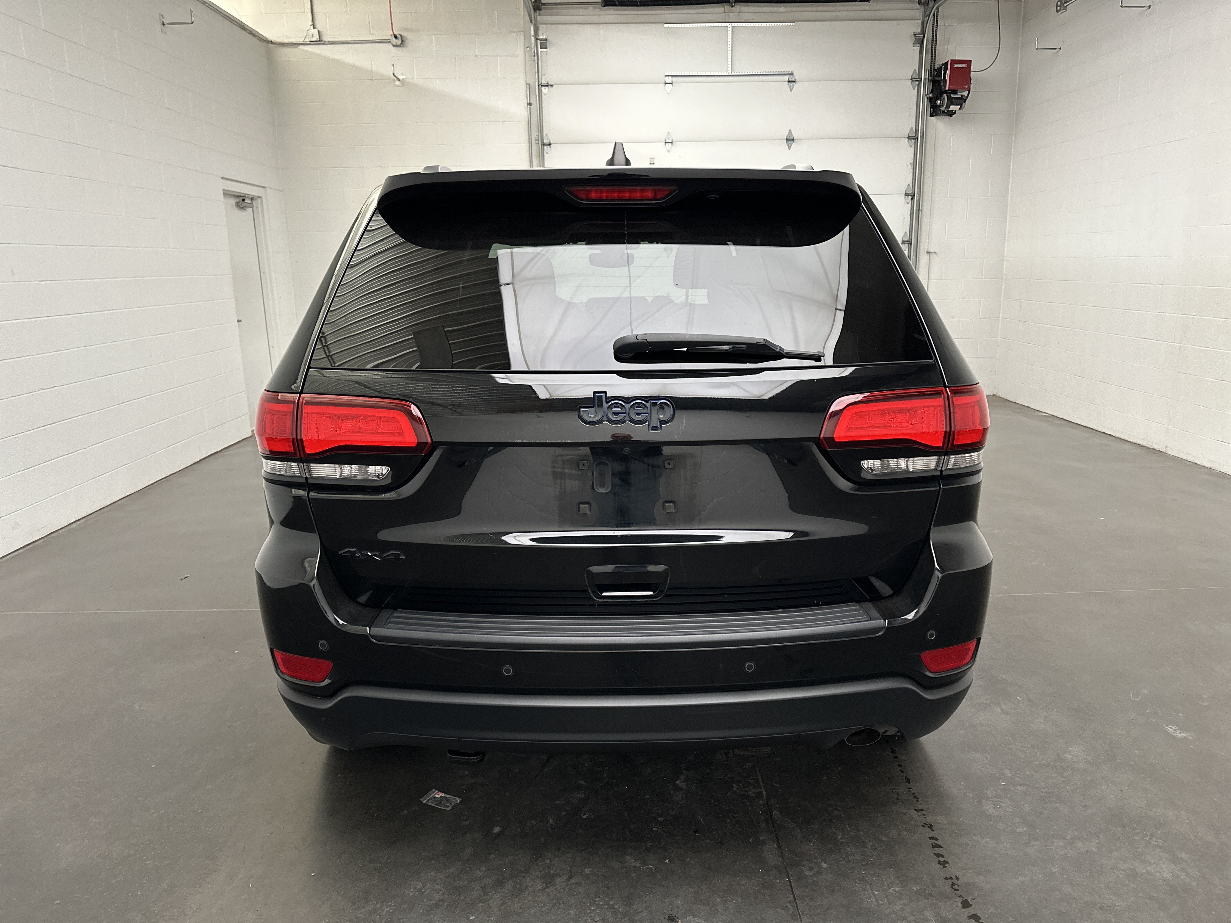 Used 2018 Jeep Grand Cherokee Laredo AWD/4WD image 7