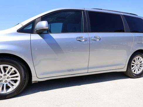 Used 2015 Toyota Sienna XLE FWD image 35