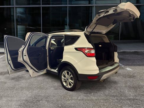 Used 2018 Ford Escape SE FWD image 12