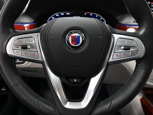 Used 2022 BMW ALPINA B7 xDrive w/ Luxury Rear Seating Package image 10