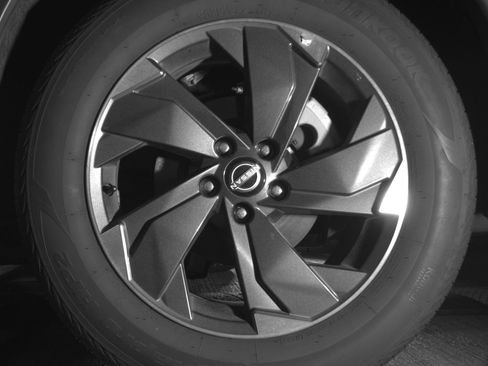 Used 2025 Nissan Rogue SV image 14