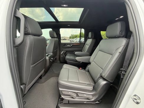 Used 2025 GMC Yukon XL Denali w/ Sun & Power Step Package AWD/4WD image 7