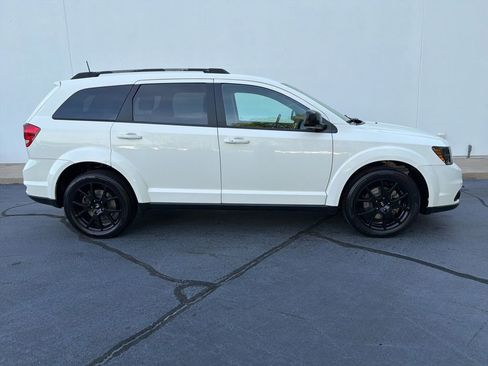 Used 2019 Dodge Journey SE FWD image 9