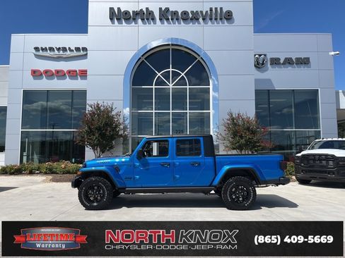 New 2025 Jeep Gladiator Sport image 2