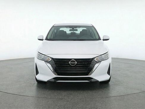 Used 2025 Nissan Sentra SV image 2