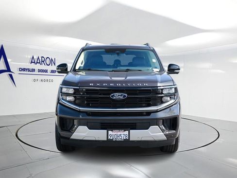 Used 2025 Ford Expedition Platinum w/ Driver's Package image 4