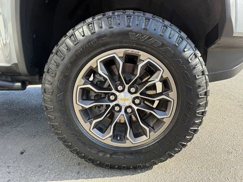 Used 2022 Chevrolet Colorado ZR2 AWD/4WD image 14