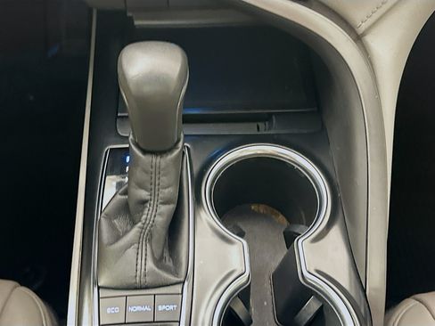 Used 2018 Toyota Camry XSE FWD image 24