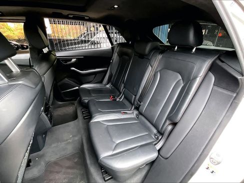 Used 2019 Audi Q8 Prestige w/ Luxury Package image 19