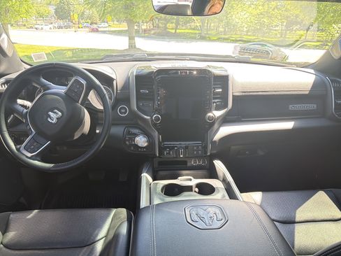 Used 2022 RAM 1500 Laramie AWD/4WD image 16