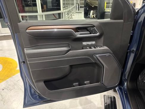 Used 2025 GMC Sierra 1500 Denali w/ Denali Reserve Package AWD/4WD image 14