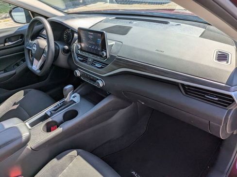 Used 2025 Nissan Altima 2.5 SV FWD image 32