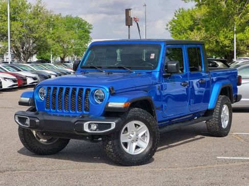 Used 2022 Jeep Gladiator Sport image 2