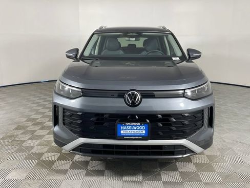 Used 2025 Volkswagen Tiguan SE FWD image 26