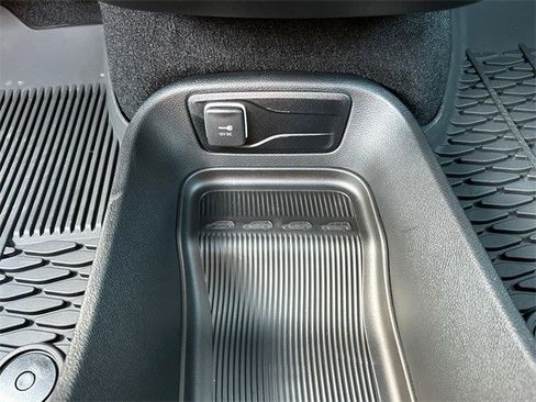 New 2025 Chrysler Pacifica Select image 19