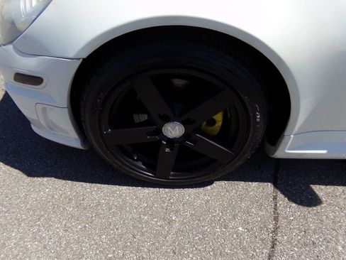 Used 2011 Mercedes-Benz SLK 300 image 24