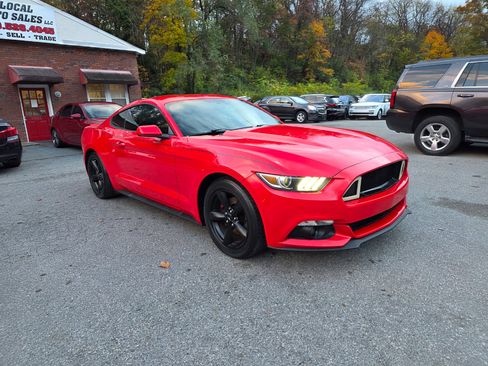 Used 2016 Ford Mustang Coupe image 3