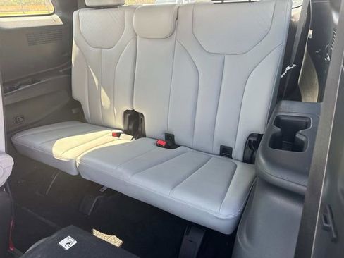 Used 2025 Hyundai Palisade SEL AWD/4WD image 17