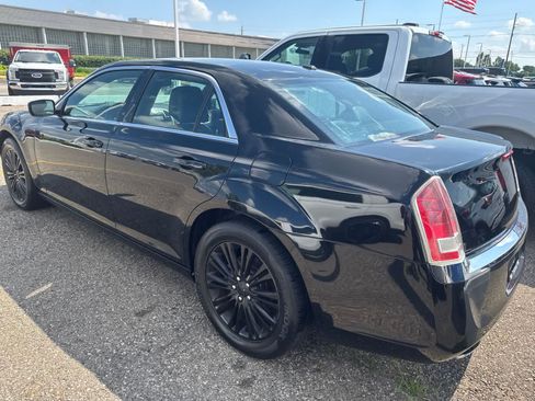 Used 2014 Chrysler 300 AWD w/ Driver Convenience Group image 18