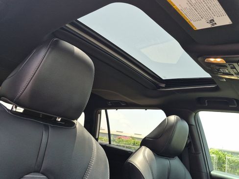 Used 2021 Toyota Highlander XSE FWD image 17