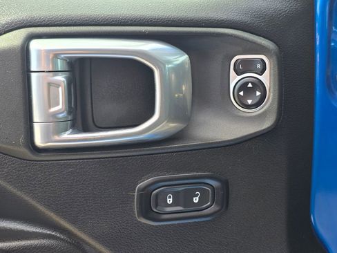 Used 2024 Jeep Gladiator Sport AWD/4WD image 13