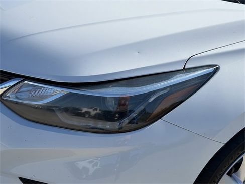 Used 2018 Chevrolet Cruze LT w/ Convenience Package image 9