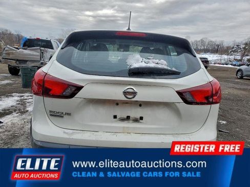 Used 2019 Nissan Rogue Sport S image 11