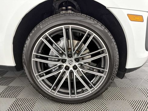 Used 2024 Porsche Macan AWD/4WD image 10