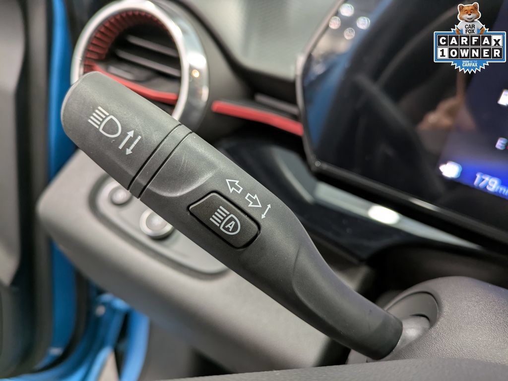 Used 2025 Chevrolet Trax RS w/ Sunroof Package FWD image 18