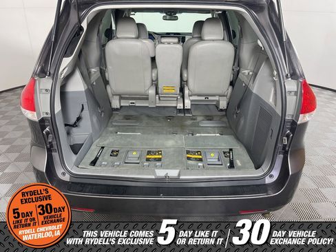 Used 2014 Toyota Sienna XLE image 24