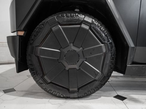 Used 2024 Tesla Cybertruck Cyberbeast AWD/4WD image 11
