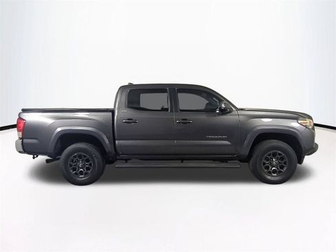 Used 2018 Toyota Tacoma SR5 RWD image 4
