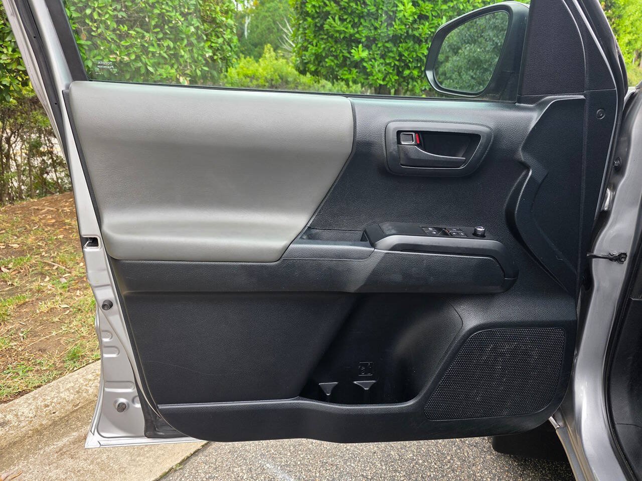 Used 2016 Toyota Tacoma SR w/ SR Convenience Package RWD image 10