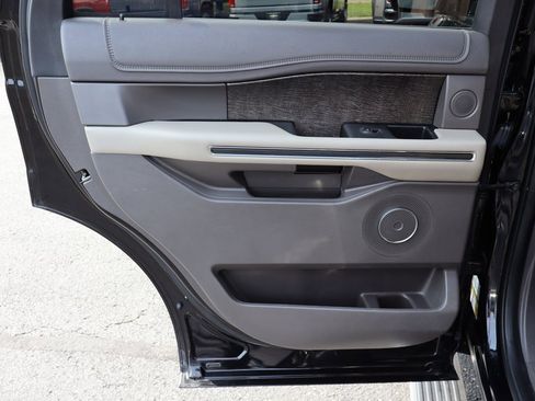 Used 2020 Ford Expedition Limited image 37